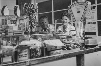 Bäckerei Stadler in Kindberg, 1963 © Johann Wurzinger, Privatbesitz Johann Wurzinger Bäckerei Stadler in Kindberg, 1963 © Johann Wurzinger, Privatbesitz Johann Wurzinger