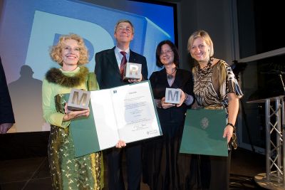 von links nach rechts: Elisabeth J. Nöstlinger, Reinhard Olt, Doris Griesser, Landesrätin Edlinger-Ploder