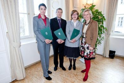 Forschungspreisverleihung, 11. Dezember 2009; Von links nach rechts: Astrid Veronig, Peter Macheroux, Karin Gradwohl-Schlacher, Landesrätin Kristina Edlinger-Ploder